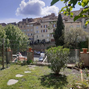 Charmante maison avec jardin dans un village du Var!